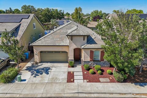 Photo of 440 Heritage Lane, Dixon, CA 95620 (MLS # 326053393)