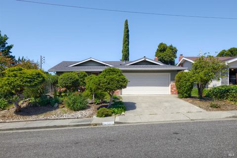 Photo of 2275 Cambridge Drive, Fairfield, CA 94533 (MLS # 326039514)