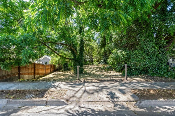 413 FITCH ST, HEALDSBURG, CA 95448 - Image b566549edfbcb3d654f89fd3c4c839ab/727193532