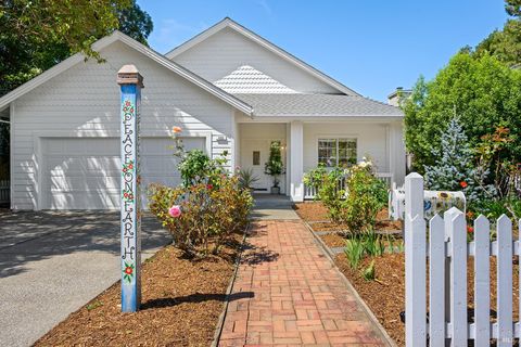 Photo of 450 Florence Avenue, Sebastopol, CA 95472 (MLS # 326026386)