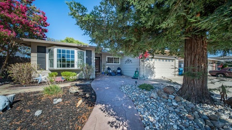 Photo of 185 Midvale Drive, Vacaville, CA 95687 (MLS # 326061430)