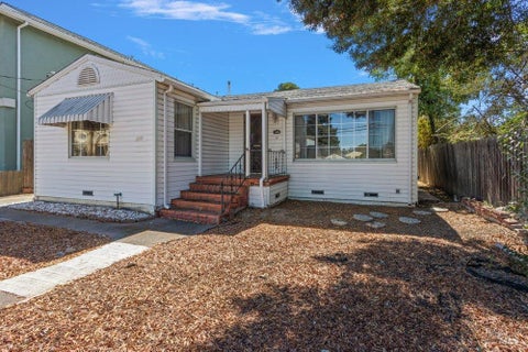 Photo of 428 E I Street, Benicia, CA 94510 (MLS # 326080068)