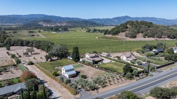 7031 SILVERADO TRL, NAPA, CA 94558 - Image b9aca7d8eccb458dfe345adbeb1c8db8/2011653167