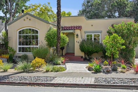 Photo of 10 Broadmoor Avenue, San Anselmo, CA 94960 (MLS # 326076788)
