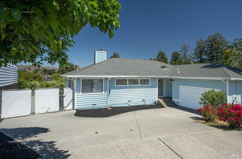 Photo of 682 Hillside Drive, Fairfield, CA 94533 (MLS # 326031642)