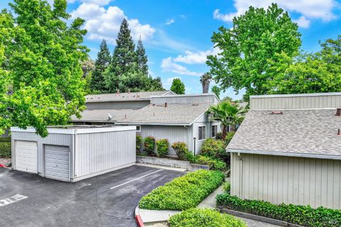 Photo of 643 Beelard Drive, Vacaville, CA 95687 (MLS # 326032316)