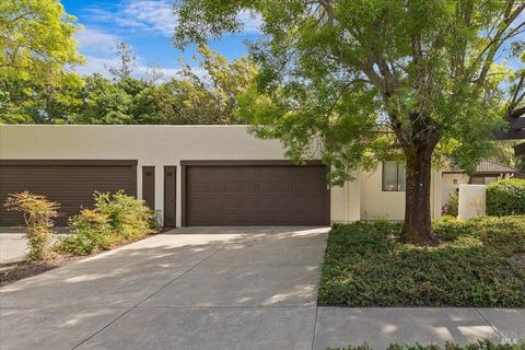 Photo of 920 Shady Oak Drive, Santa Rosa, CA 95404 (MLS # 326026786)