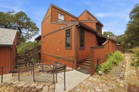 Photo of 26807 Oak Knoll Terrace, Cloverdale, CA 95425 (MLS # 326029582)
