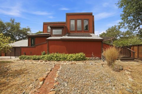 Photo of 26807 Oak Knoll Terrace, Cloverdale, CA 95425 (MLS # 326029582)