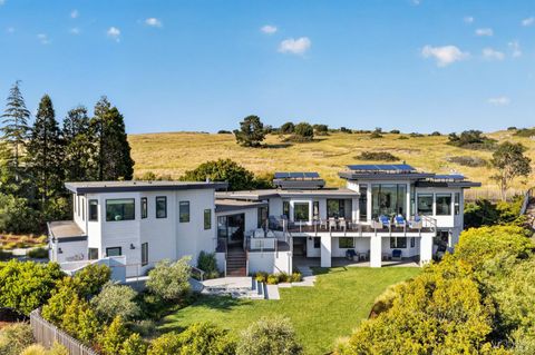 Photo of 616 Ridge Road, Tiburon, CA 94920 (MLS # 326038369)