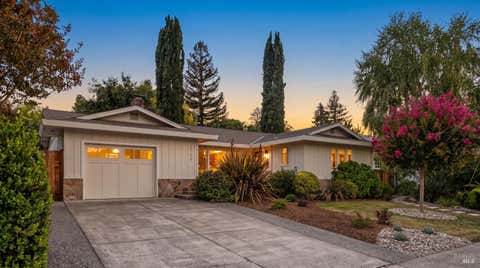 Photo of 1739 Park Street, Saint Helena, CA 94574 (MLS # 326048077)