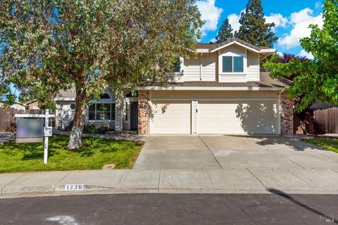 Photo of 1236 Notre Dame Circle, Vacaville, CA 95687 (MLS # 326031257)