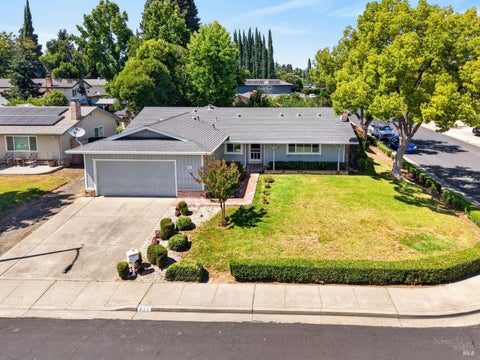 Photo of 437 Valencia Lane, Vacaville, CA 95688 (MLS # 326074423)