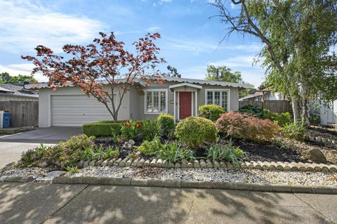 Photo of 333 Bergwall Way, Vallejo, CA 94591 (MLS # 326020786)