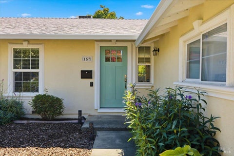 Photo of 157 Linda Street, Vacaville, CA 95688 (MLS # 326058847)