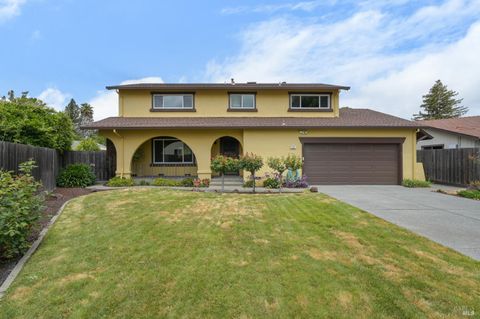 Photo of 717 Glenhill Court, Novato, CA 94947 (MLS # 326046167)