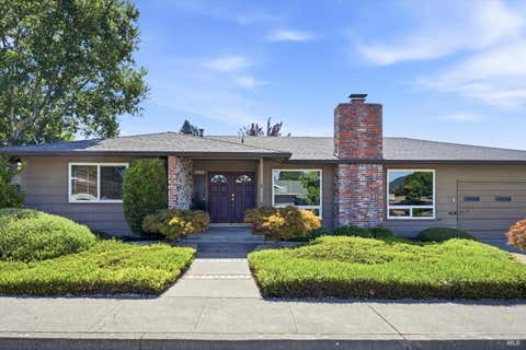 Photo of 2 Oakhurst Place, Santa Rosa, CA 95409 (MLS # 326067611)