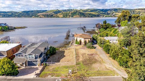 Photo of 704 W I Street, Benicia, CA 94510 (MLS # 326039251)