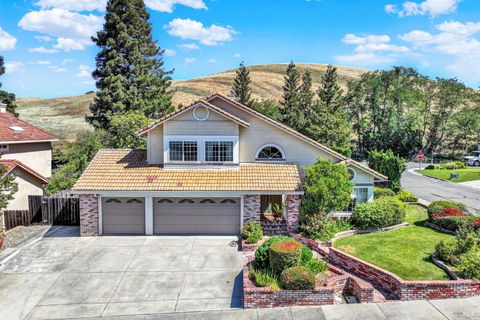 Photo of 3202 Del Monte Court, Fairfield, CA 94534 (MLS # 326043426)