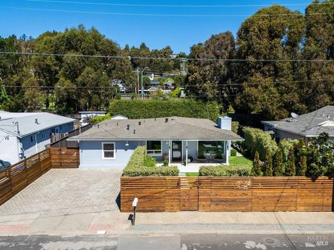 Photo of 17 Strawberry Circle, Mill Valley, CA 94941 (MLS # 326024442)