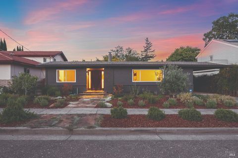 Photo of 312 N Jefferson Street, Cloverdale, CA 95425 (MLS # 326039455)
