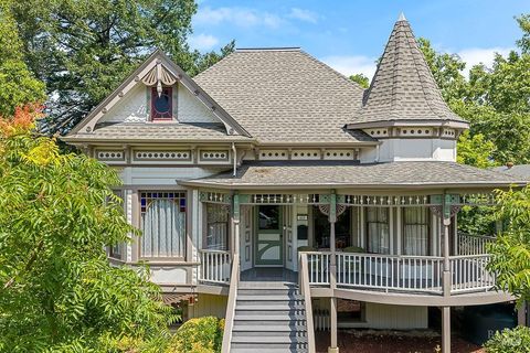 Photo of 401 Matheson Street, Healdsburg, CA 95448 (MLS # 326037963)