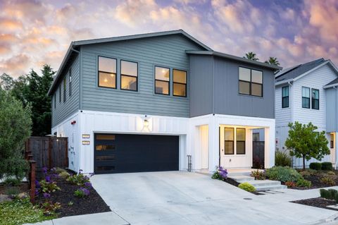 Photo of 2215 Versaro Drive, Santa Rosa, CA 95403 (MLS # 326044217)
