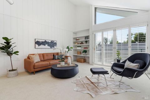 Photo of 186 Larkspur Plaza Drive, Larkspur, CA 94939 (MLS # 326022841)