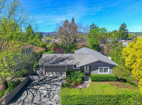Photo of 1323 Prentice Drive, Healdsburg, CA 95448 (MLS # 326022644)