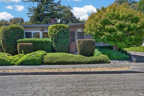 Photo of 139 Las Colinas Drive, Cloverdale, CA 95425 (MLS # 326072635)