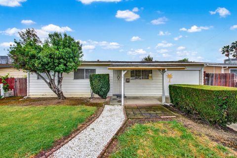 Photo of 499 Apple Tree Lane, Fairfield, CA 94533 (MLS # 326028006)