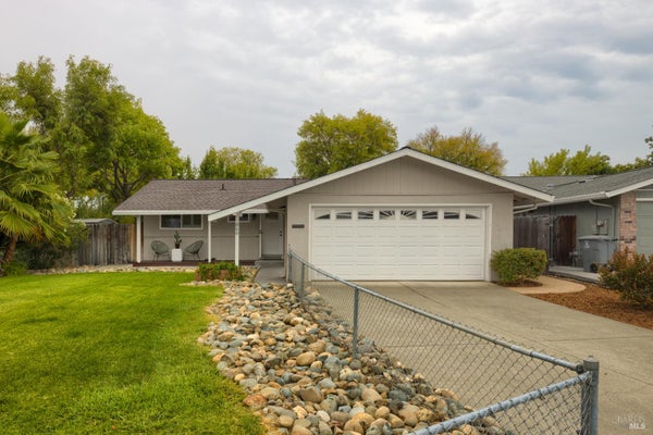 860 YEOMAN CT, VACAVILLE, CA 95687 - Image cb5d0b59beb627a5eee365d4a7ed5aba/2229309868