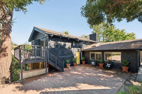 Photo of 34 Tomahawk Drive, San Anselmo, CA 94960 (MLS # 326081331)