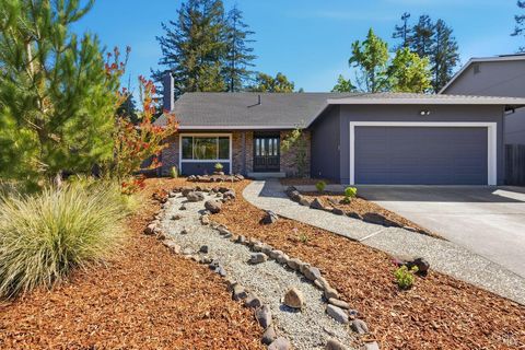 Photo of 344 Westridge Place, Petaluma, CA 94952 (MLS # 326025331)