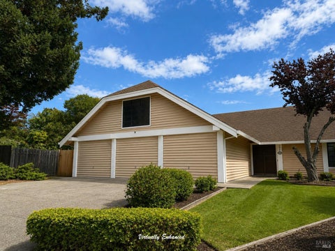 Photo of 168 Rancho Bonito Circle, Petaluma, CA 94954 (MLS # 326067824)