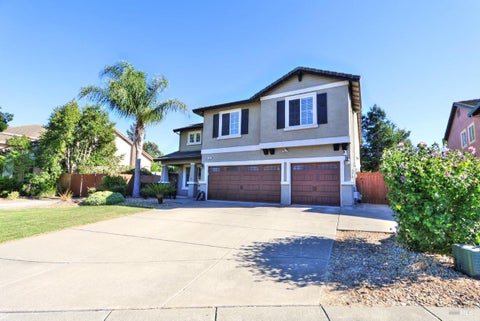 Photo of 918 Fallsgrove Way, Vacaville, CA 95687 (MLS # 326063983)