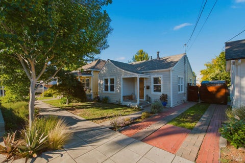 Photo of 1620 Spencer Street, Napa, CA 94559 (MLS # 326062799)