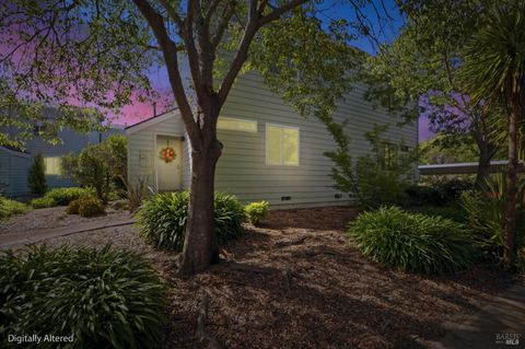 Photo of 178 Courtyards E, Windsor, CA 95492 (MLS # 326030904)