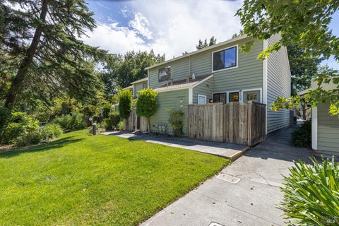 Photo of 139 Vista View Drive, Cloverdale, CA 95425 (MLS # 326071390)
