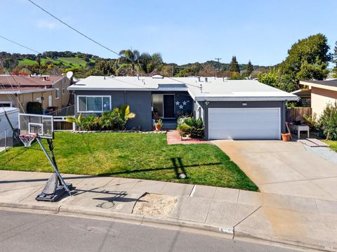 Photo of 635 S Minahen Street, Napa, CA 94559 (MLS # 326019631)