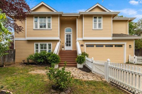 Photo of 103 Paul Wittke Drive, Healdsburg, CA 95448 (MLS # 326026887)