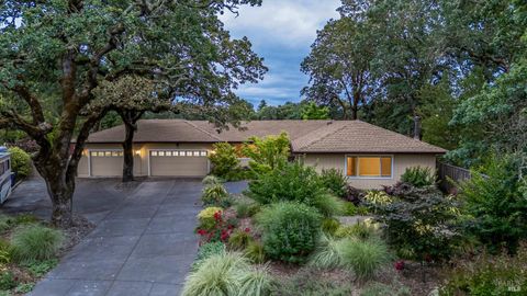 Photo of 771 Joni Court, Windsor, CA 95492 (MLS # 326053754)