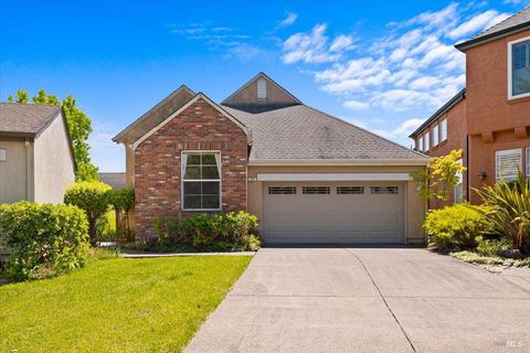 Photo of 15 Vintage Court, Petaluma, CA 94954 (MLS # 326035837)