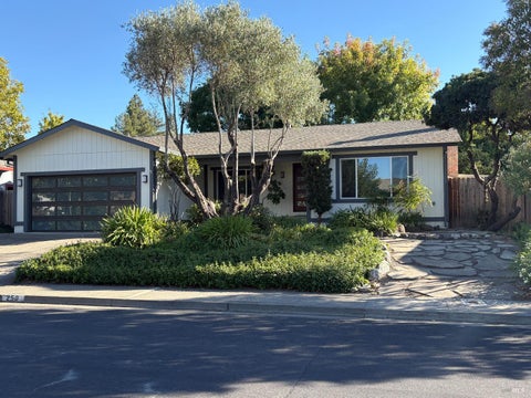 Photo of 250 Monte Vista Avenue, Healdsburg, CA 95448 (MLS # 326084301)