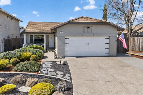 Photo of 1056 Esparto Court, Windsor, CA 95492 (MLS # 326019455)