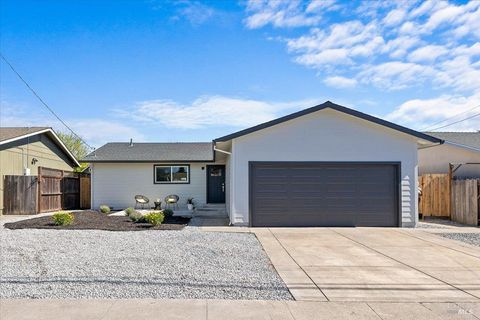 Photo of 1622 Weaverly Drive, Petaluma, CA 94954 (MLS # 326024625)