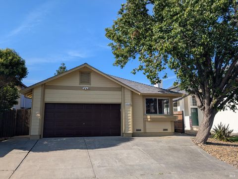 Photo of 349 Zachary Drive, Vacaville, CA 95687 (MLS # 326035508)