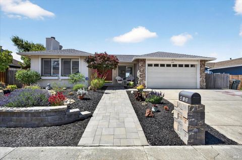 Photo of 412 Canyon Court, Benicia, CA 94510 (MLS # 326046654)