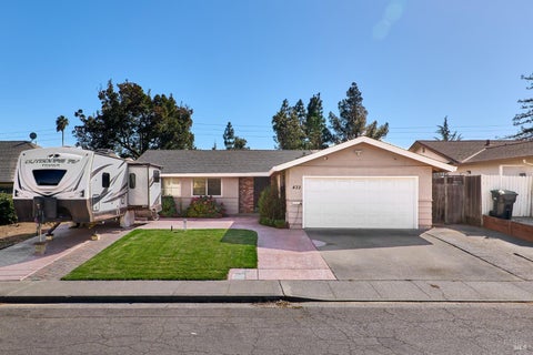 Photo of 433 Dahlia Street, Fairfield, CA 94533 (MLS # 326082576)