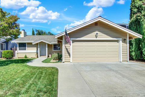 Photo of 699 Shannon Drive, Vacaville, CA 95688 (MLS # 326030552)